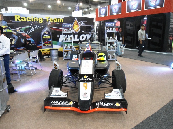 Presencia de Raloy Lubricantes en la Expo INA 2013 celebrada en Centro Banamex, en la Cuidad de Mxico los das 10, 11 y 12 de Abril de 2013, presentando a Raloy Racing Team con el auto de carreras y los pilotos Fabin Welter y Daniel Duval