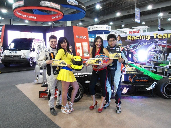 Presencia de Raloy Lubricantes en la Expo INA 2013 celebrada en Centro Banamex, en la Cuidad de Mxico los das 10, 11 y 12 de Abril de 2013, presentando a Raloy Racing Team con el auto de carreras y los pilotos Fabin Welter y Daniel Duval